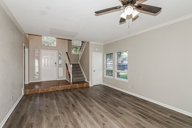 Foto del edificio - 15815 Spruce River Ct