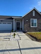 Building Photo - 470 University Dr