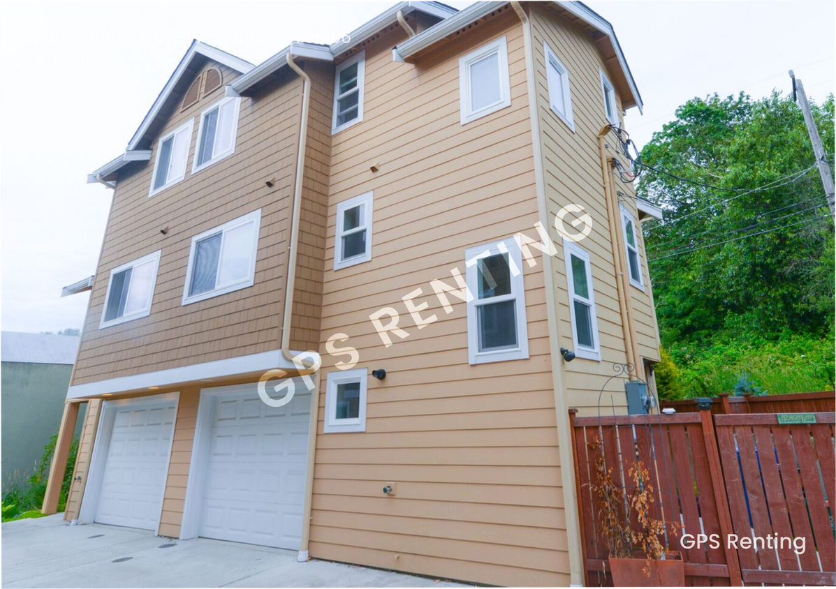Foto principal - 3 Bedroom Townhome In Delridge Available Now!