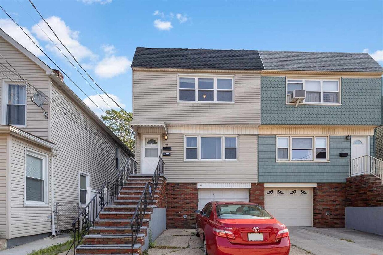 105 Evergreen St, Bayonne, NJ 07002 House Rental in Bayonne, NJ