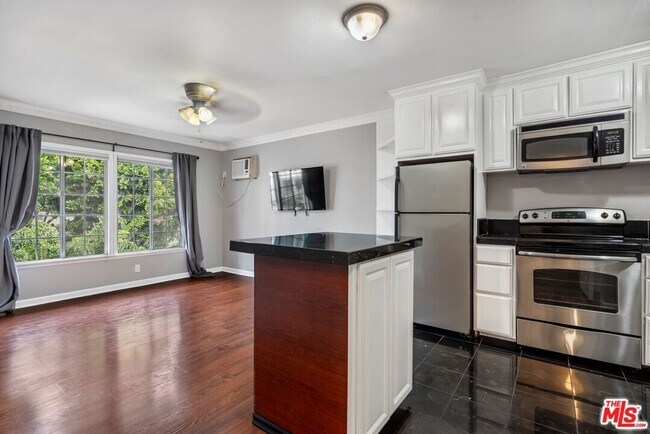 Foto del edificio - 6226 3/4-6224 De Longpre Ave
