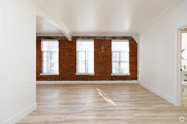 Building Photo - Kingsley Apartments