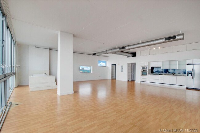 Foto del edificio - 7934 West Dr