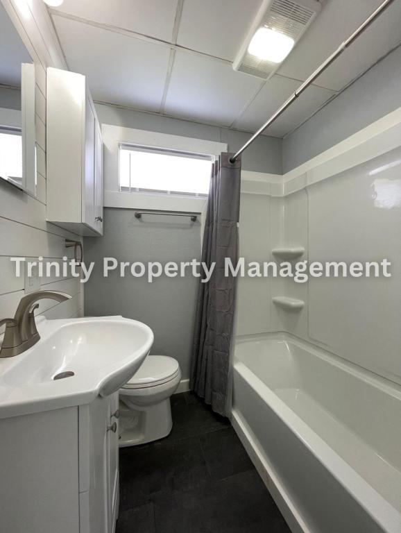 Building Photo - 116 1/2 Maryland Ave