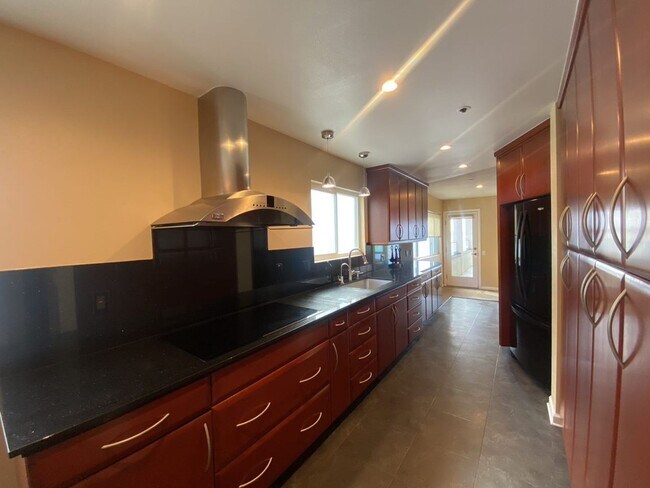 Foto del edificio - $1000 move-in special Stunning 3 Bed 2.5 B...