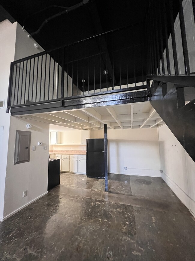Building Photo - Harwood Lofts
