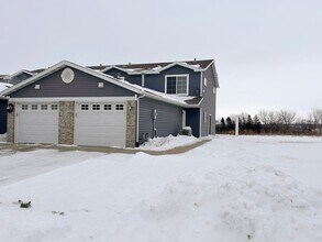 Building Photo - 491 Pointe Ct SW