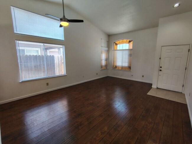 Foto del edificio - 4920 Apple Farm Ln
