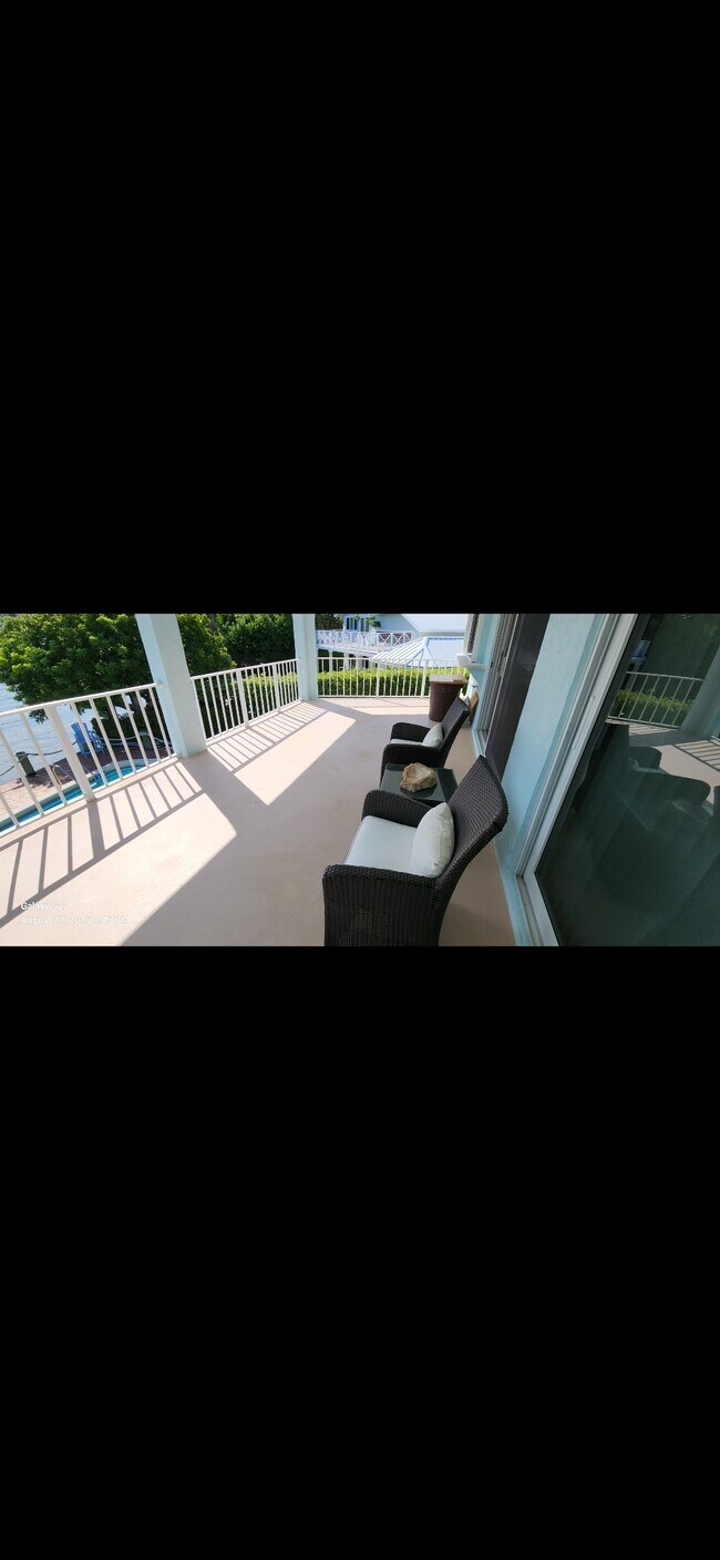 Building Photo - 1118b Highland Beach Dr