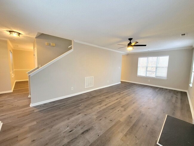 Foto del edificio - Large 2 Story Near The Airport and I-485