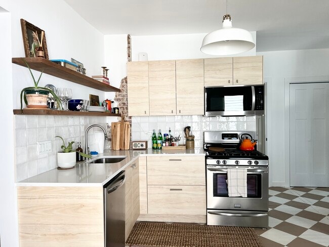 Cocina completa con lavavajillas de acero inoxidable - 92 Navesink Ave