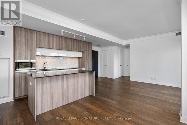 Building Photo - 151 Avenue Rd