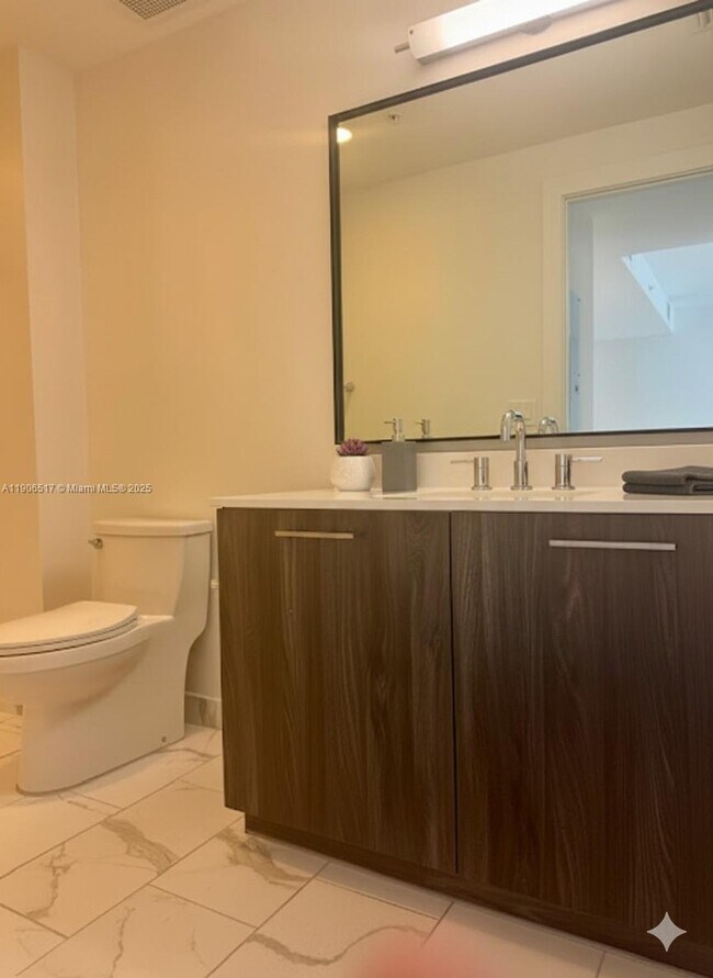 Foto del edificio - 101 E Camino Real