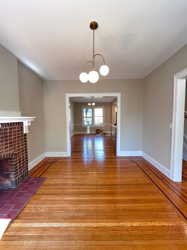 Foto del edificio - Beautiful Newly Renovated 4 Bedroom Home i...