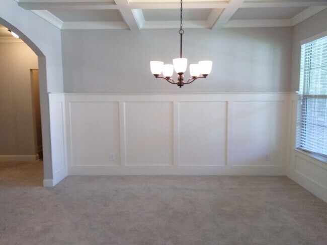 Building Photo - Beautiful 5 bedroom 4 bathroom Executive H...