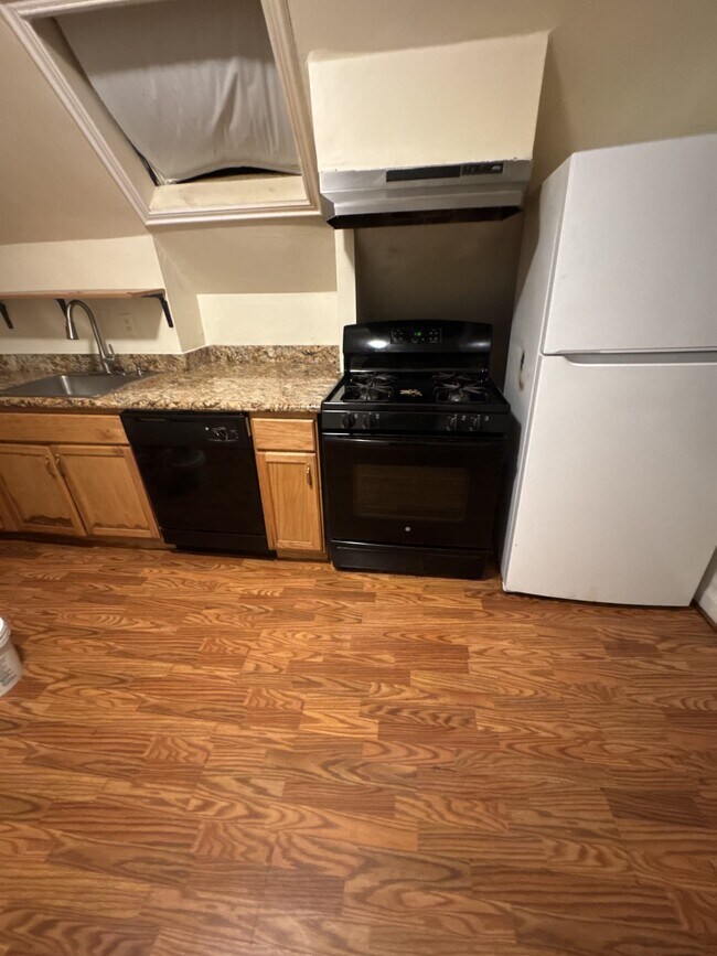 Building Photo - 4302 N Kimball Ave