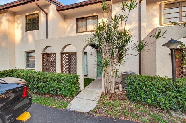 Building Photo - 21682 Cypress Rd