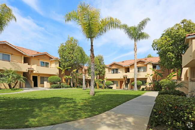 Patio - Palm Villas Apartments