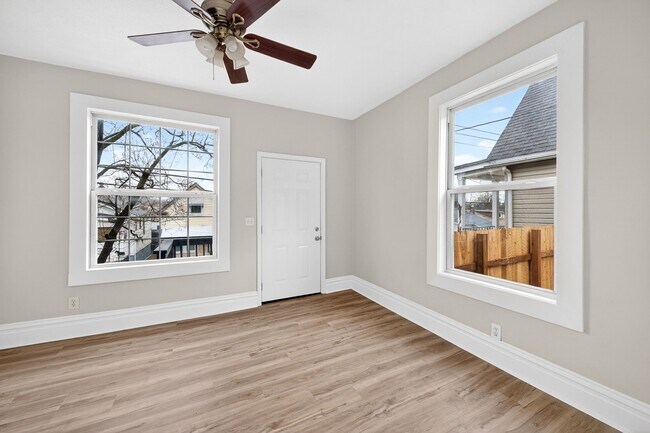 Foto del edificio - 4028 Schiller Pl