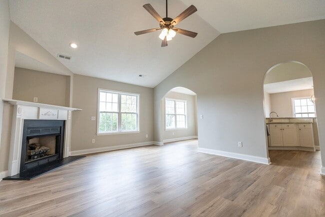 Foto del edificio - 720 Hillside Dr