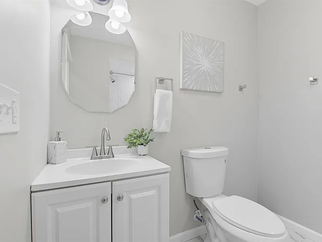 Building Photo - 12 Saint James Ave