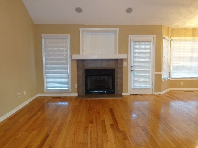 Foto del edificio - 2422 English Hill Dr