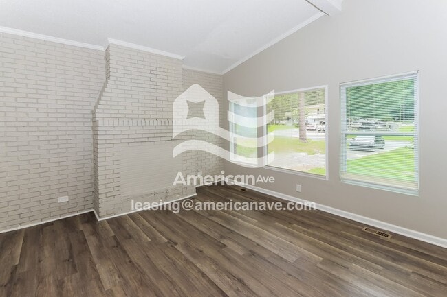 Building Photo - 300 Clairmont Dr