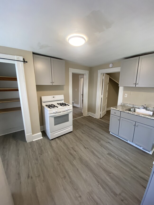 Kitchen - 1720 N Astor St