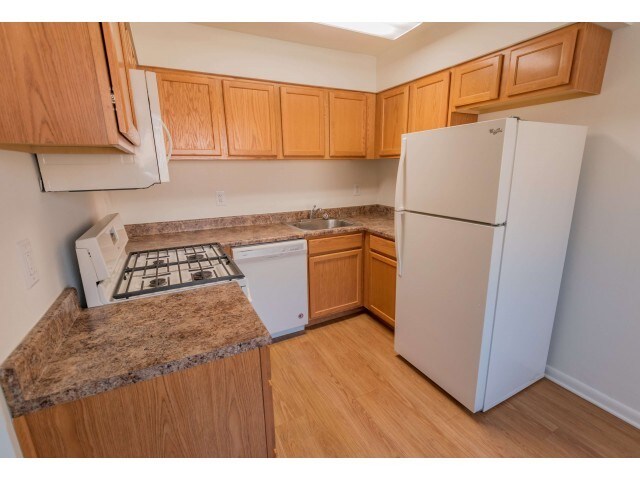 Cocina de muestra - Mill Creek Village Apartments