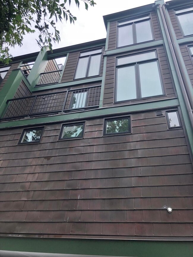 Foto del edificio - 622 W Main St