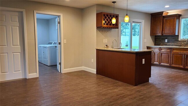 Building Photo - 1718 Cardinal Dr