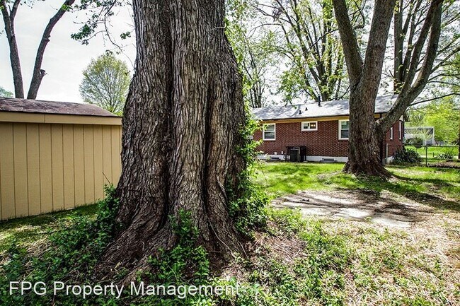 Building Photo - 3 br, 1 bath House - 10707 Golden Dr