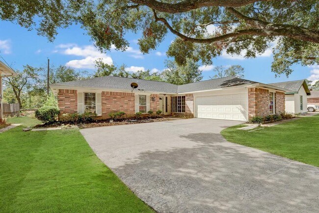 Building Photo - 7438 Tall Pines Dr