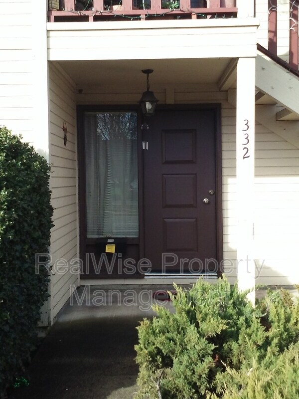 332 NE 9th St Unit B, Grants Pass, OR 97526 Condo for Rent in Grants