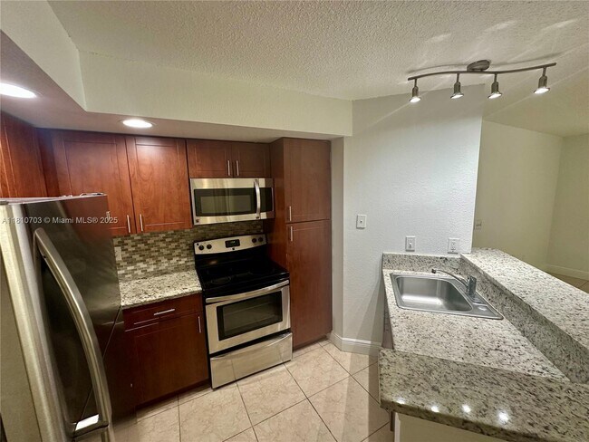 Building Photo - 595 Vista Isles Dr