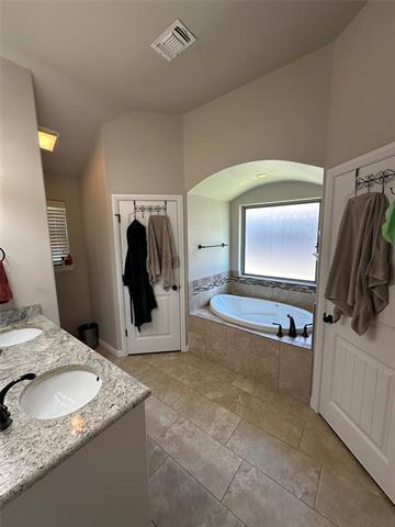Foto del edificio - 4504 Sapphire Ln