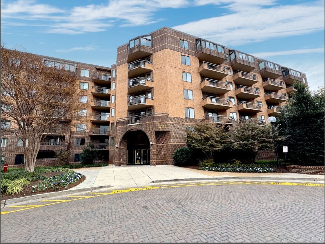 Foto principal - Beautiful 1 BR/1 BA Condo in The Observatory!