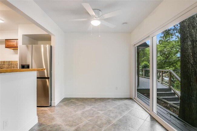 Foto del edificio - 2903 Edgewater Dr