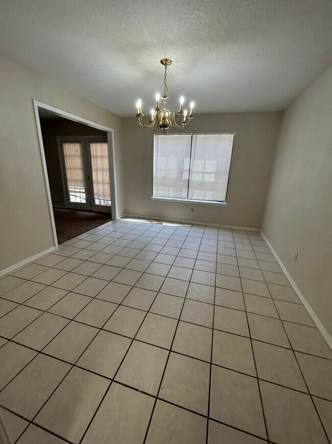 Building Photo - 1209 S 41ST CIR DUPLEX