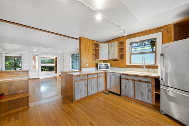 Building Photo - Charming 2-Bedroom Home with Stunning Wate...