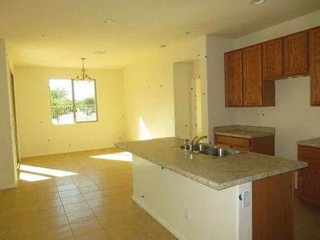 Foto del edificio - 1168 N 168th Dr