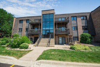 Building Photo - 1420 Stonebridge Cir