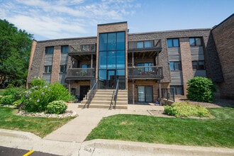 Building Photo - 1420 Stonebridge Cir