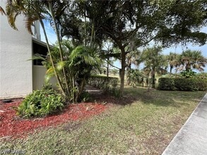 Building Photo - 884 Hampton Cir