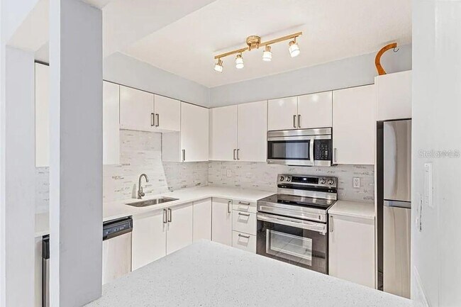 Building Photo - 546 Orange Dr