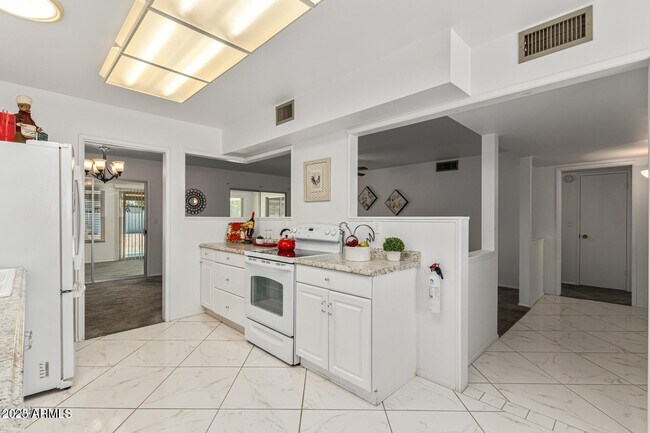 Foto del edificio - 15602 N 105th Dr