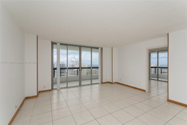 Foto del edificio - 3500 Mystic Pointe Dr