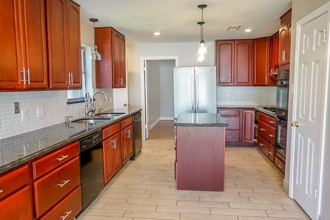 Foto del edificio - 7626 Coachwood Dr