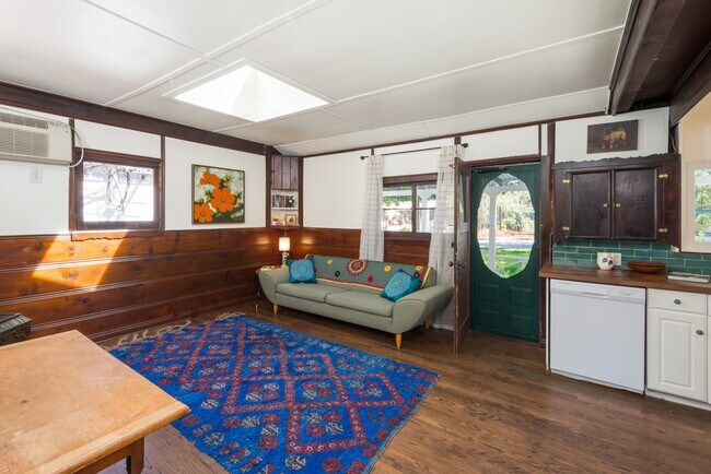 Foto del edificio - 15800 Sherman Way