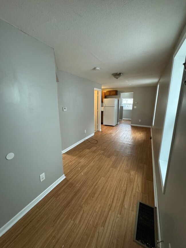 Building Photo - 334 B St